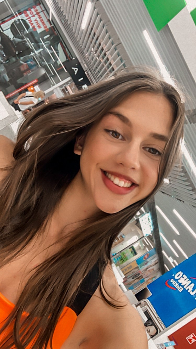 Model Archives - celeblifesbiography.com